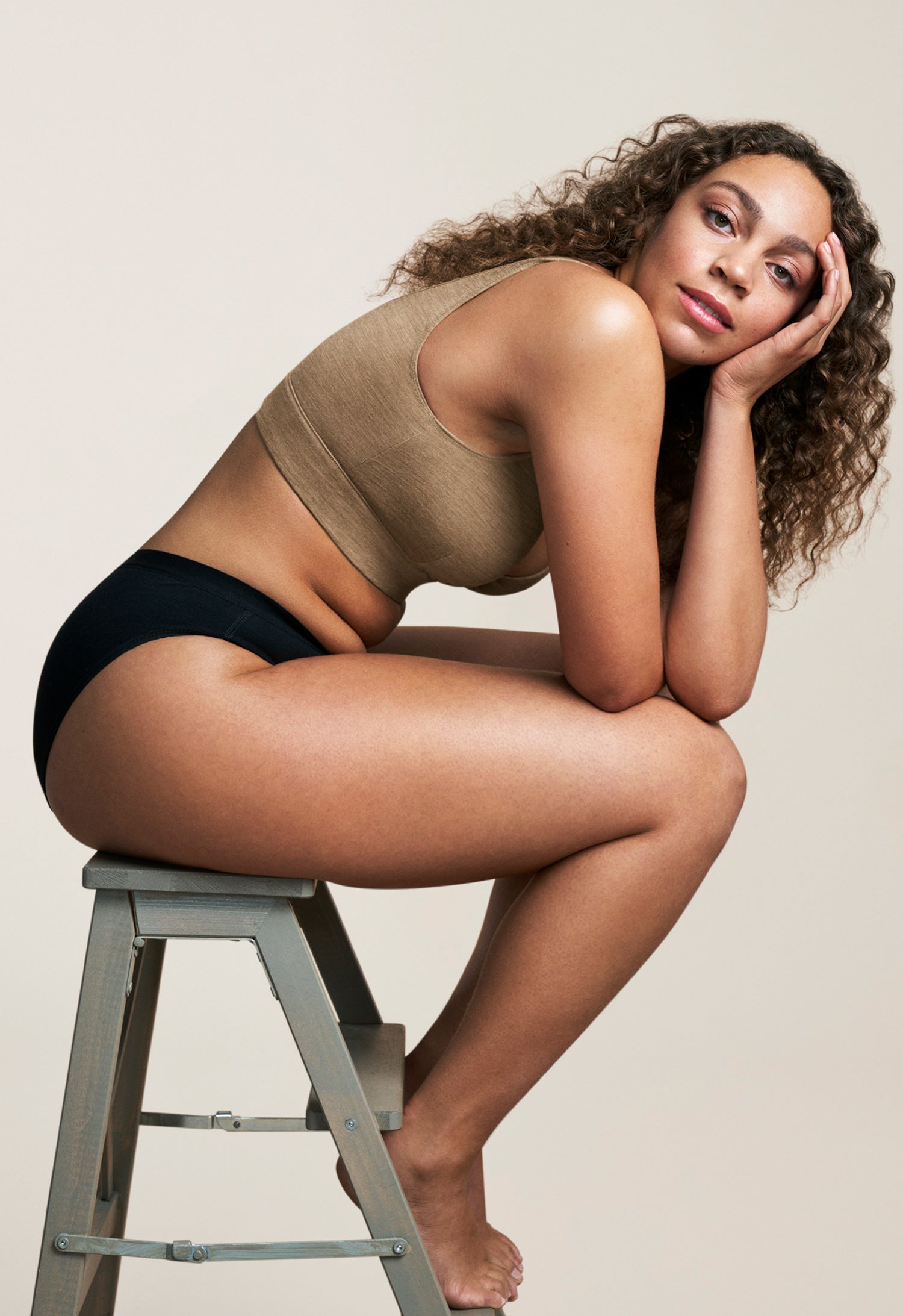 Menstruse - Bikini - Lett blødning - Svart