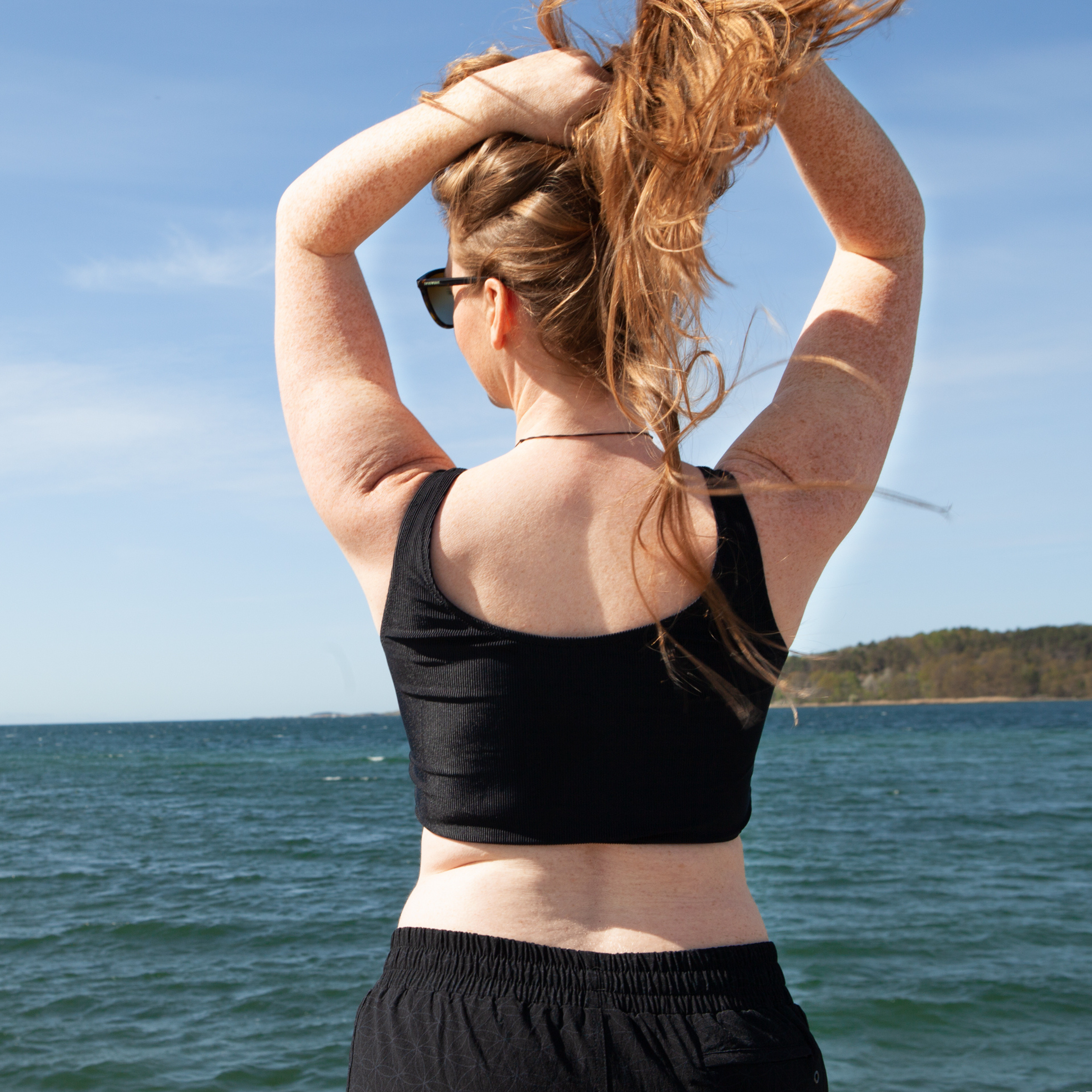 Ribbet badetopp - Svart